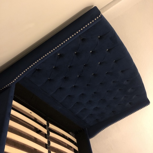 Majestic Blue Queen Platform Bed - Picture 5 of 8